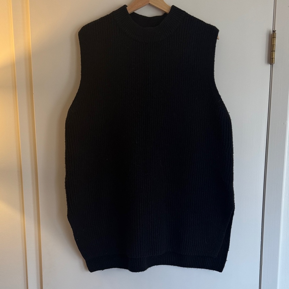 H&M Men's Black Crewneck Sweater Vest